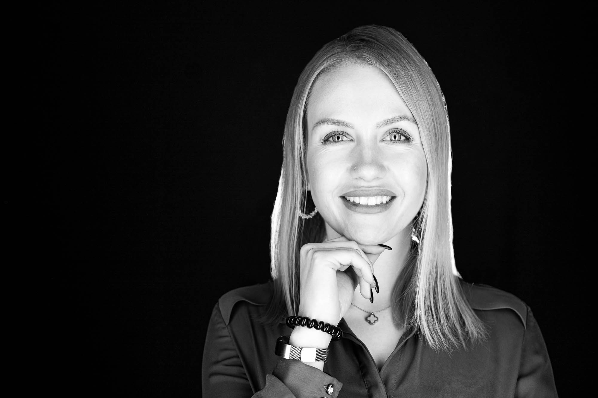 Export x3 Headshot  06511 Dez 01 2019 Bearbeitet 2 Headshots 2019  Miro Nicole Nadine